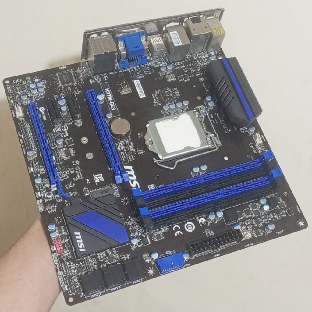 MSI H97M-G43. LGA1150, VGA onboard HDMI DP, Slot NVME, Dual Slot PCI-E, 4 slot RAM. - MINUS -