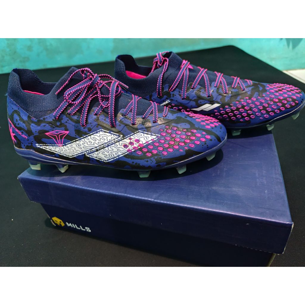 MILLS Sepatu Sepakbola Football TRITON DEISLER 1.9 ELITE