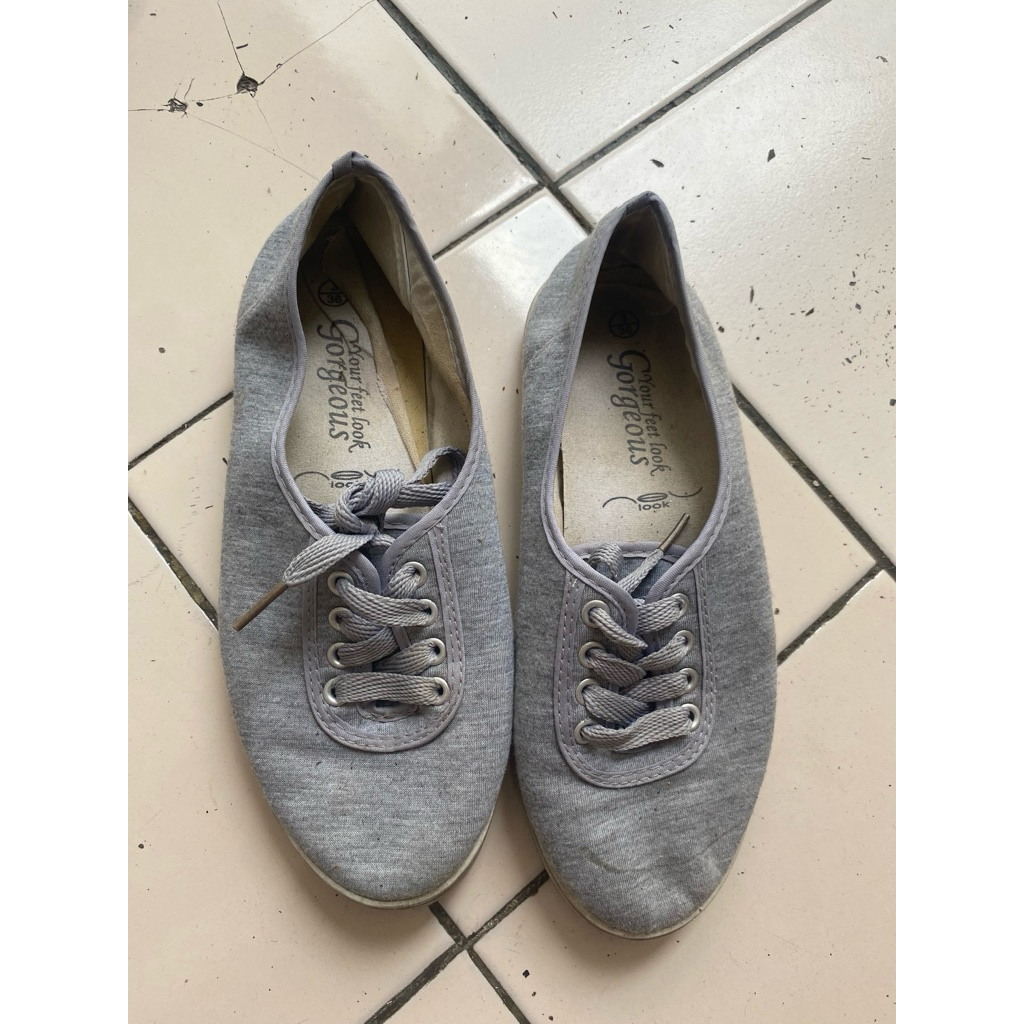 New Look sepatu kets kasual simpel keren