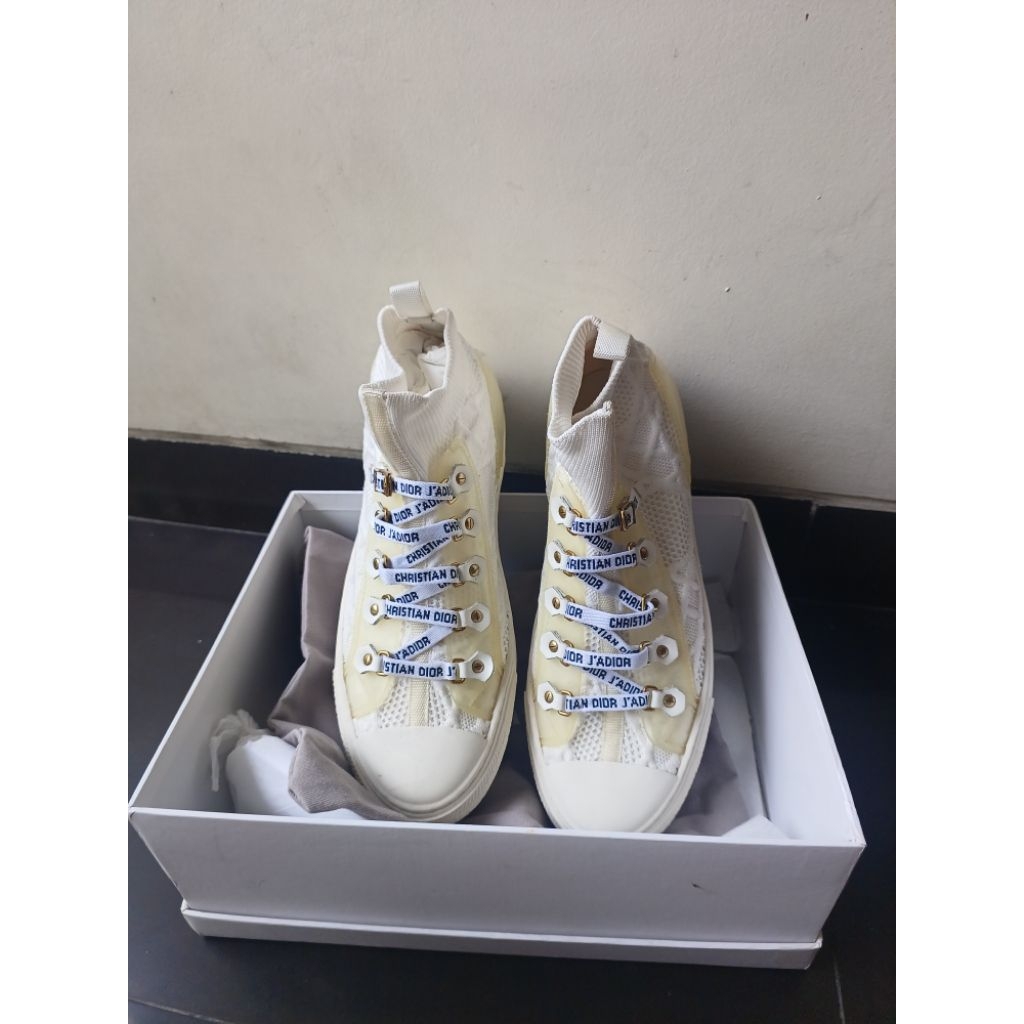 Preloved dior sneakers size 40