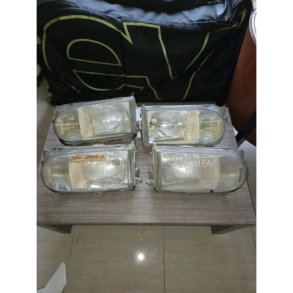 lampu depan Nissan serena c23 atau lampu depan nissan serena atau lampu Nissan serena c23 atau lampu