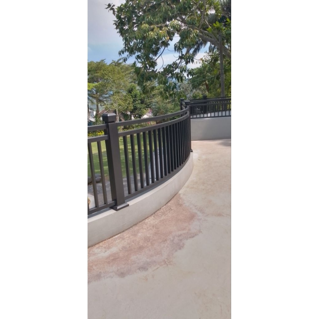 minimalis modern  pagar dan balkon