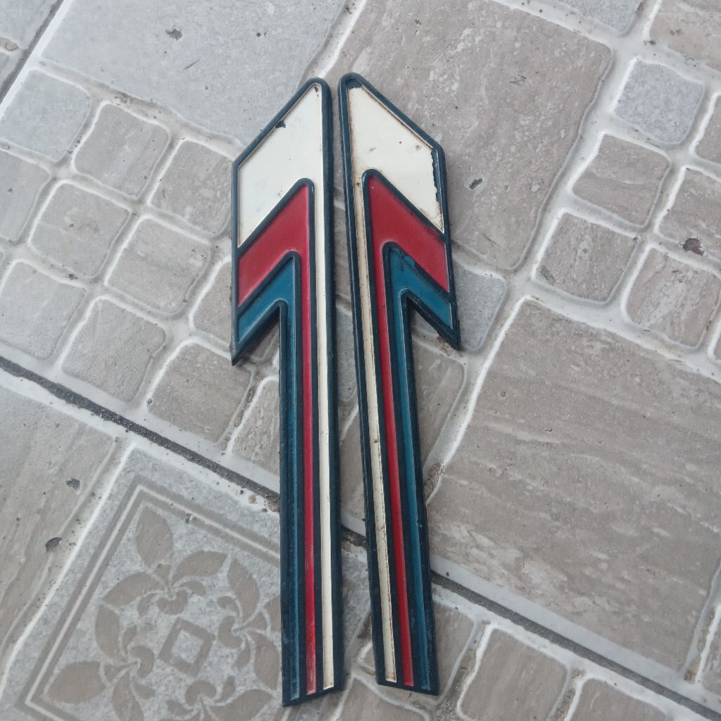 emblem tangki emblem  body yamaha v80 cdi ori