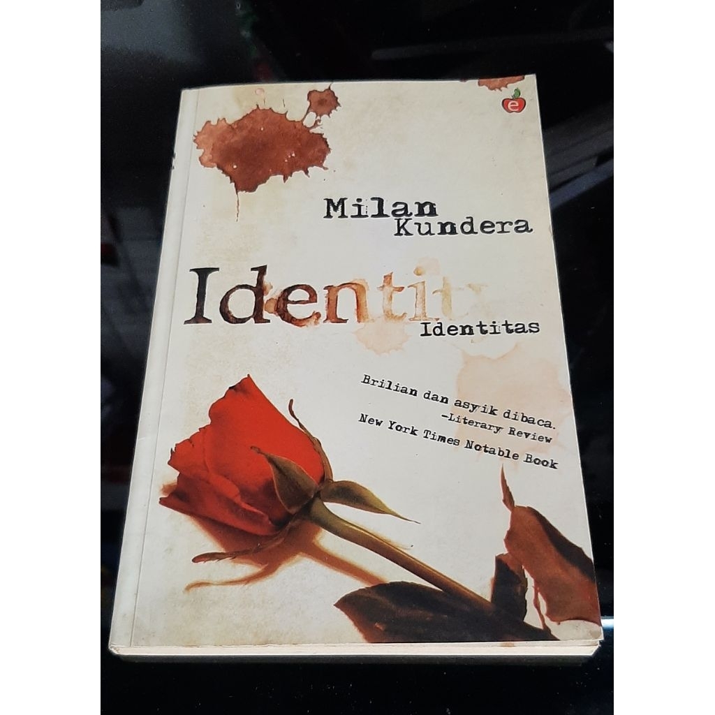 IDENTITAS - MILAN KUNDERA