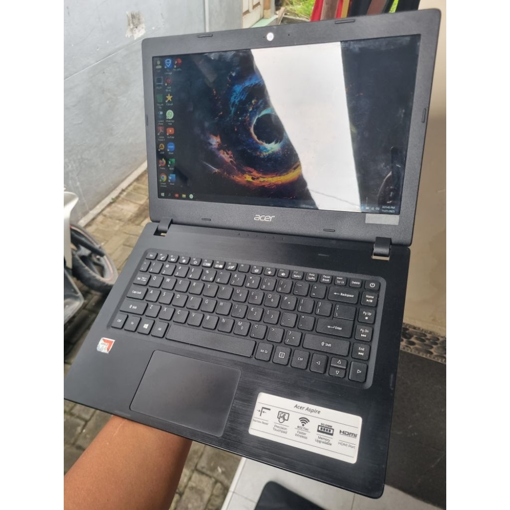 laptop acer aspire 3 AMD A4 kondisi prima