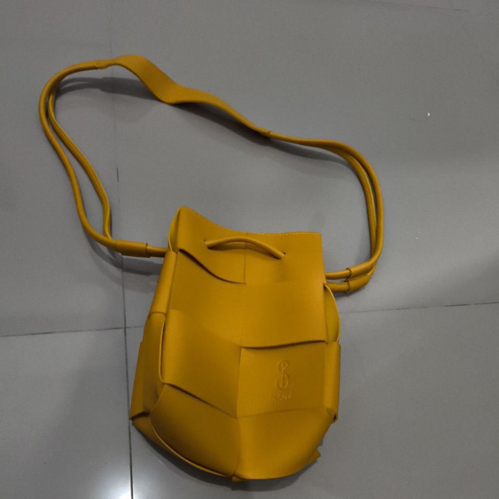 tas selempang kuning kunyit