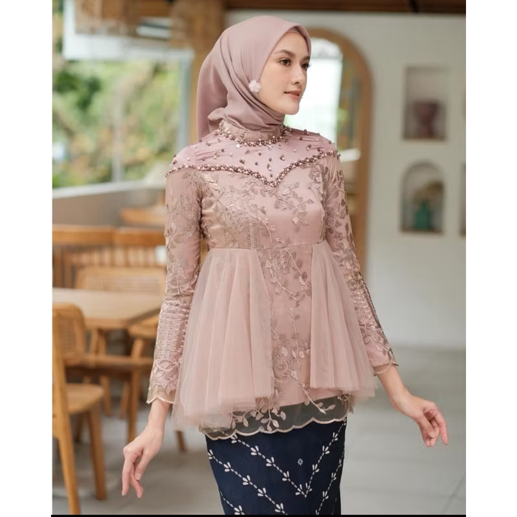 Kebaya set / Kebaya pekalongan / kebaya modern / kebaya cantik / kebaya casual