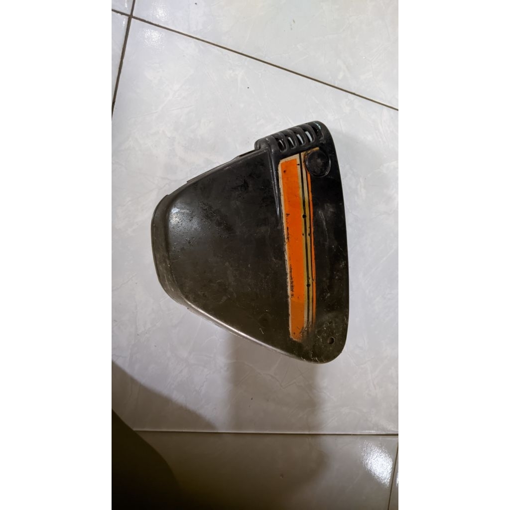 box cover aki suzuki A100