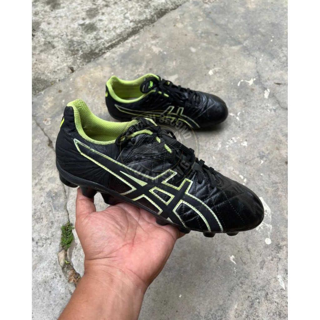 Sepatu bola second original preloved, As*ics size 40