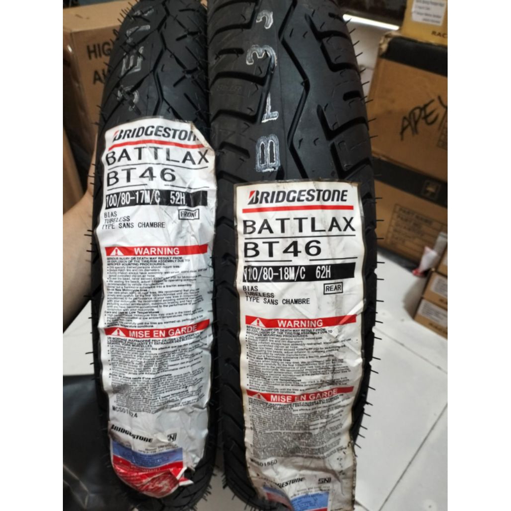 PAKETAN BAN LUAR BATTLAX BRIDGESTONE BT46 UKURAN 100/80-17 DAN 110/80-18 TUBELES
