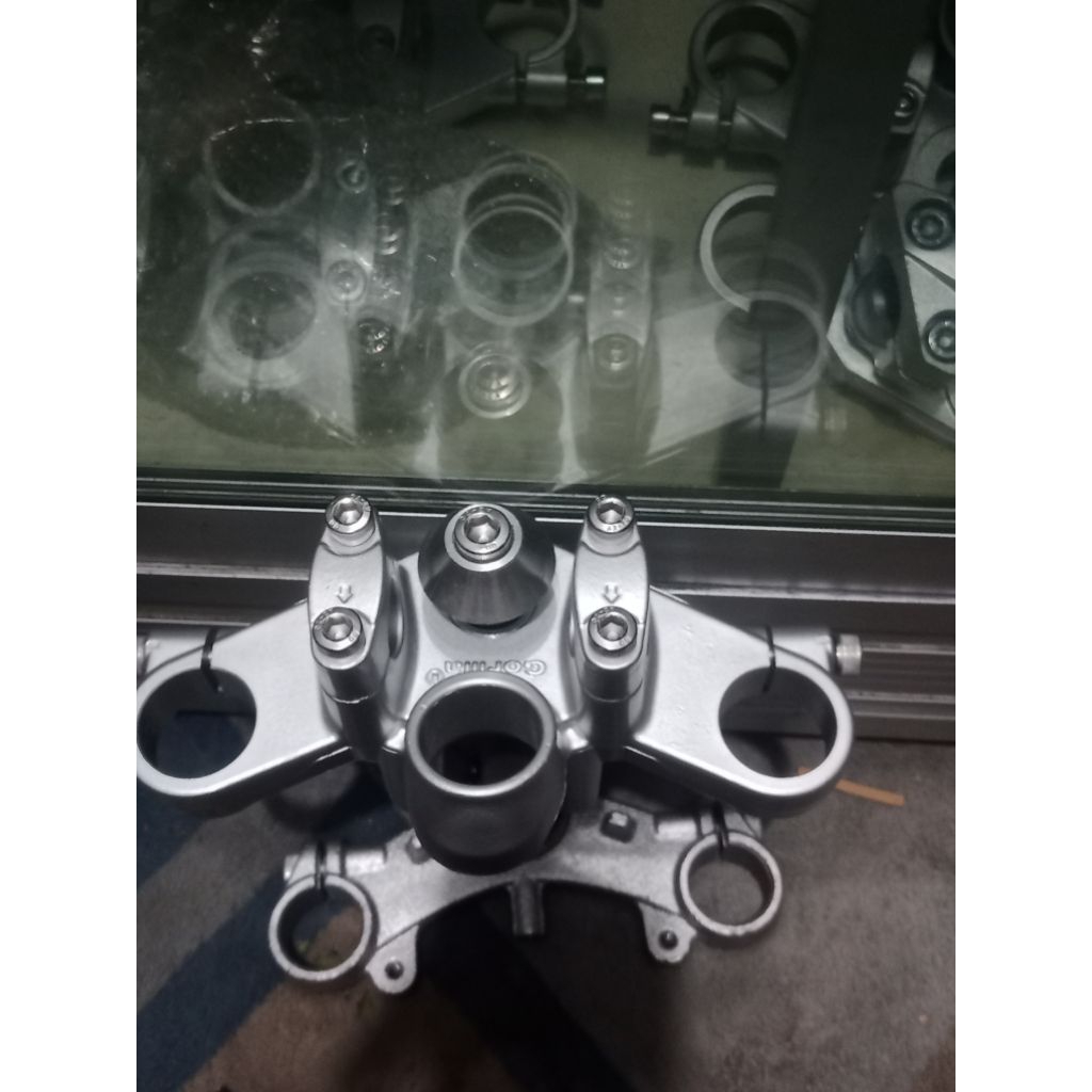 T atas bawah ninja R gorila lama