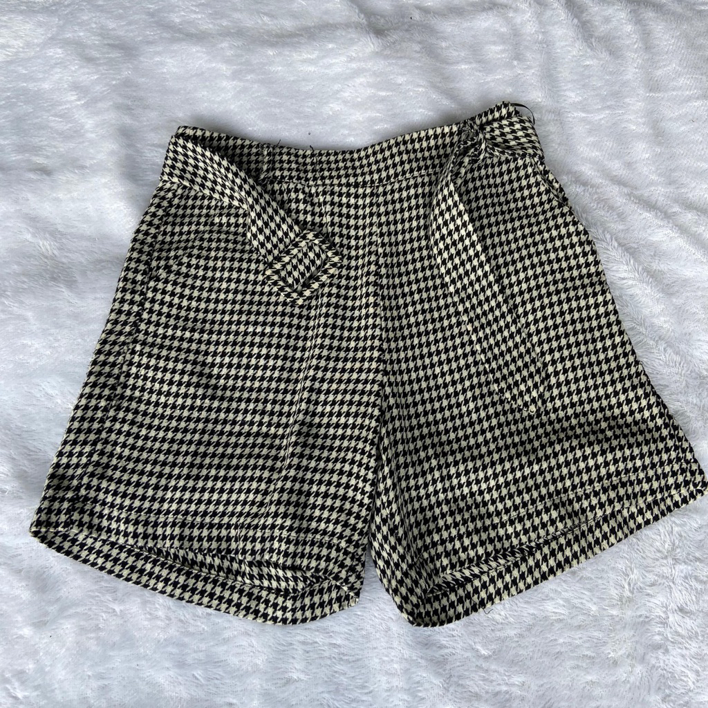 CELANA PENDEK MOTIF KOTAK ZLR FREE BELT PRELOVED