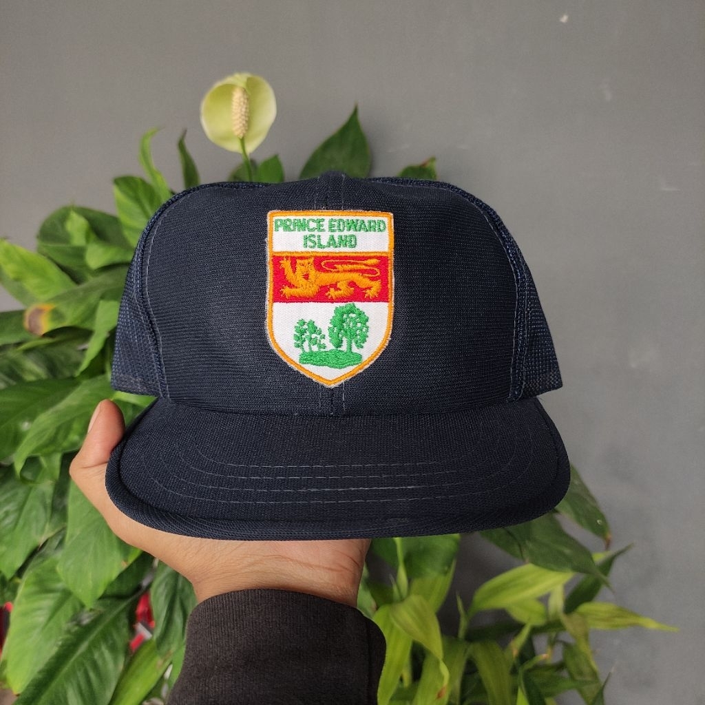 TOPI VINTAGE PATCH PR1NCE EDW4RD TRUCKER