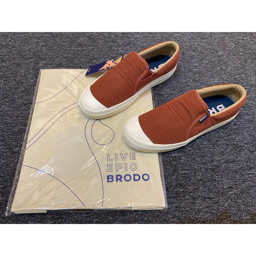 BRODO - Vantage V2 Slip On Red Maroon