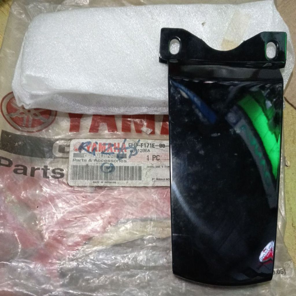 sambungan body belakang jupiter z lama hitam original NOS