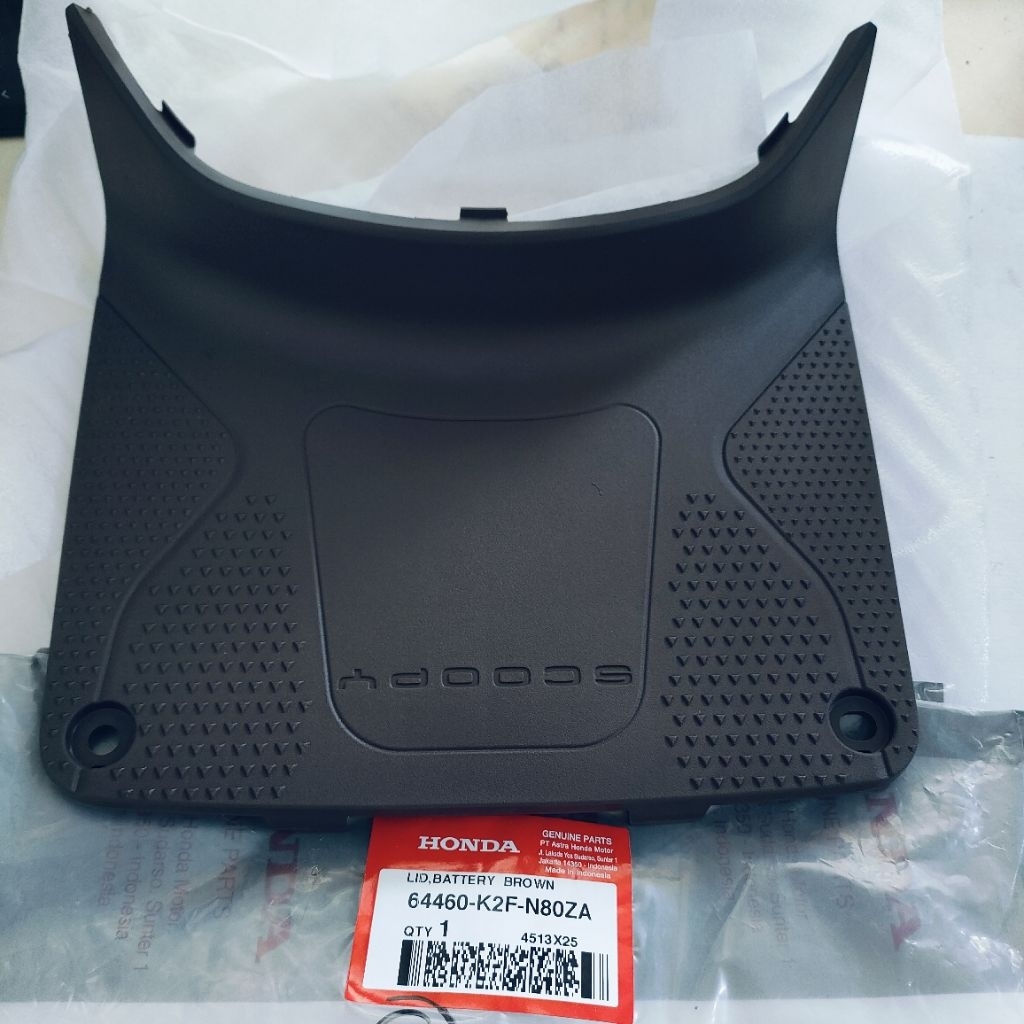 COVER TUTUP BATTERY ORI MOTOR SCOOPY K2F WARNA COKLAT Prestige Stylist 2021 2023