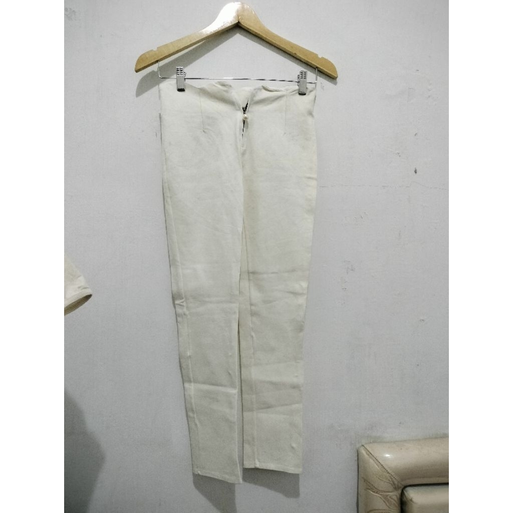 celana panjang wanita putih