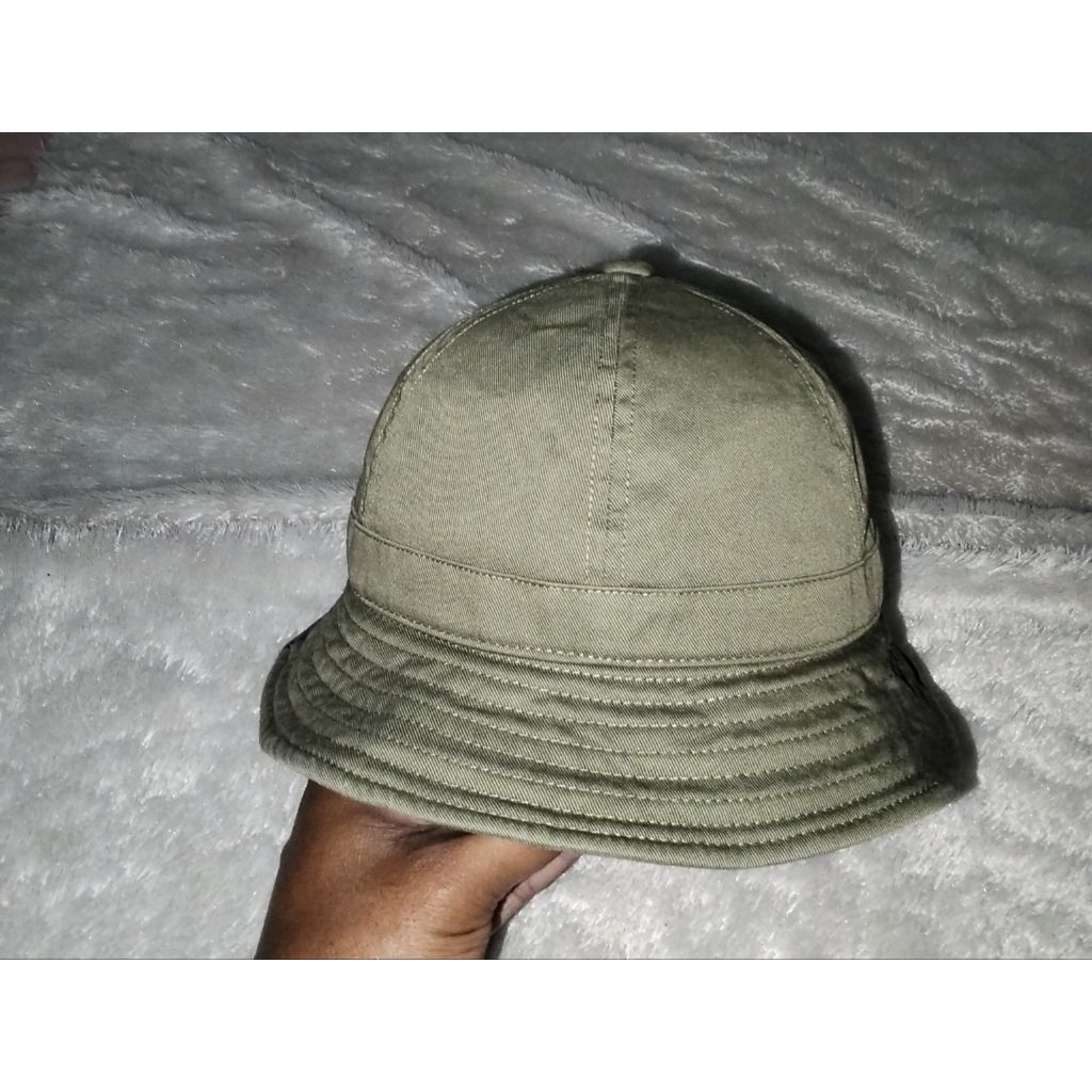 Topi Bucket UNIQLO ijo army Size 57 - 58cm Second