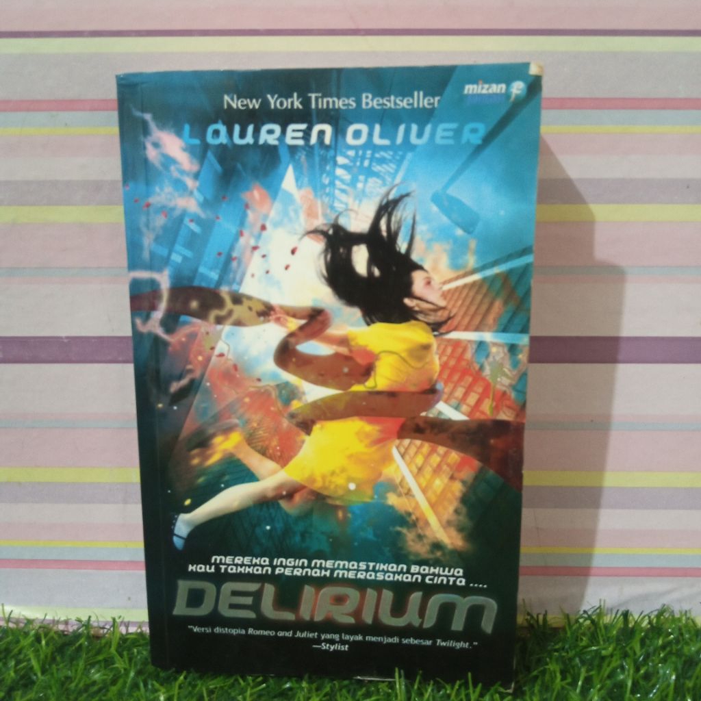 Buku Delirium - Lauren Oliver Bahasa Indonesia