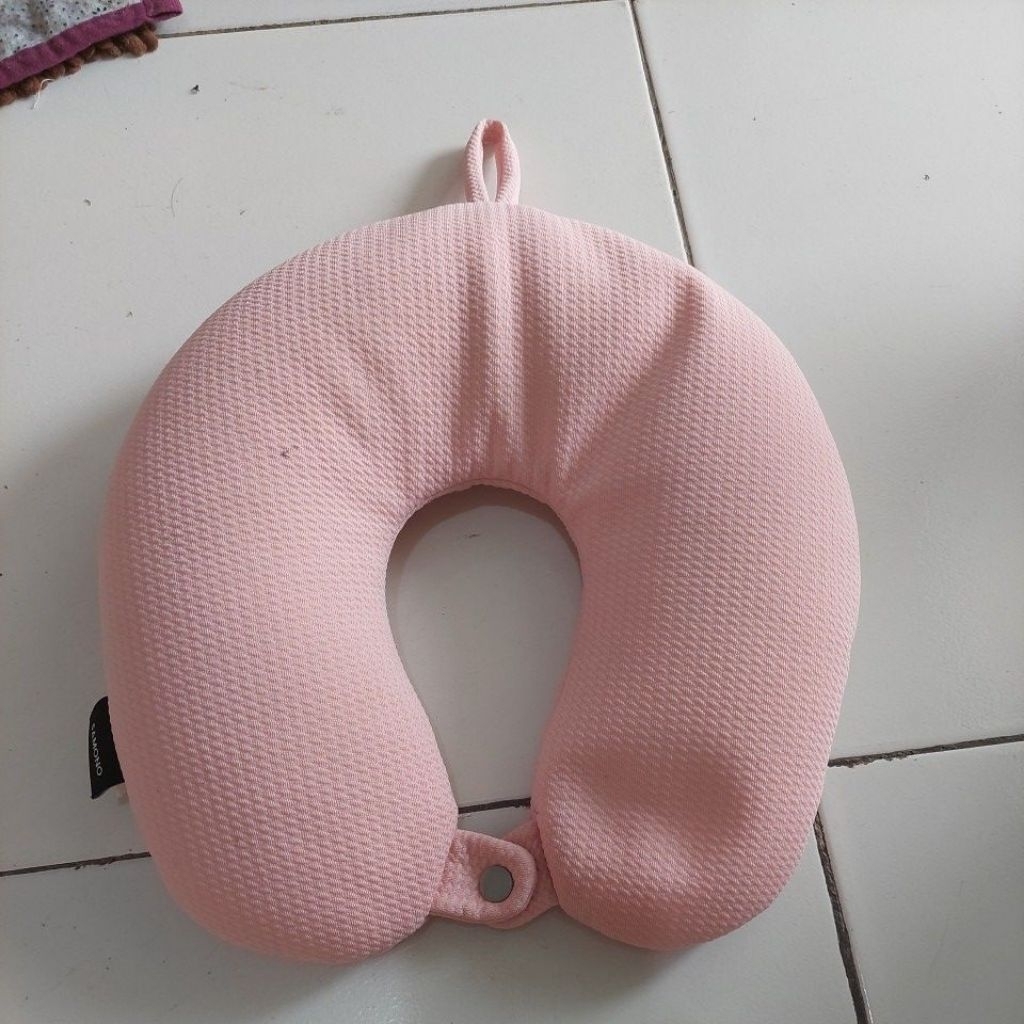 Bantal Leher Travel Lembut Samono warna peach