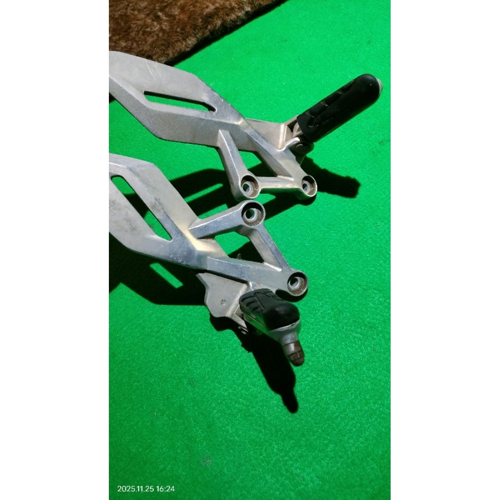 foot step depan new cb150r original