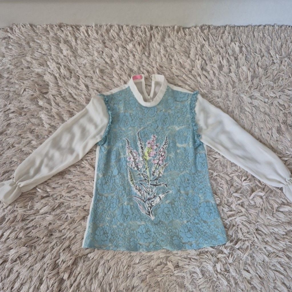 sideline blouse blus brokat lace bunga warna putih biru lengan panjang