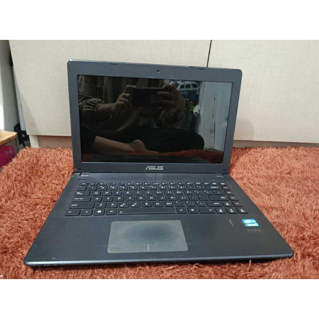 asus x451c Windows 10 pro 64-bit  Processor Intel core i3-3217U 1.7GHz Ram 2 GB  Penyimpanan 500 GB 