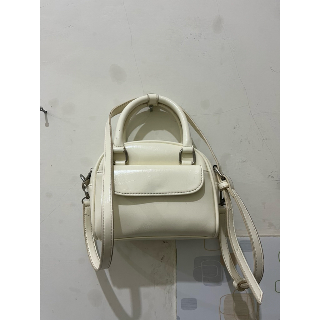 sling bag off white
