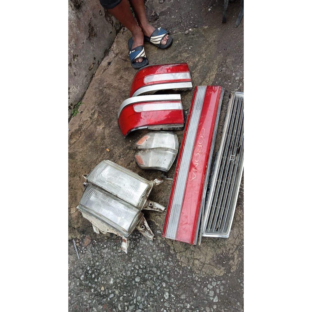 lampu depan corona st171 atau lampu depan corona st171 exsaloon atau lampu belakang corona st171 ata