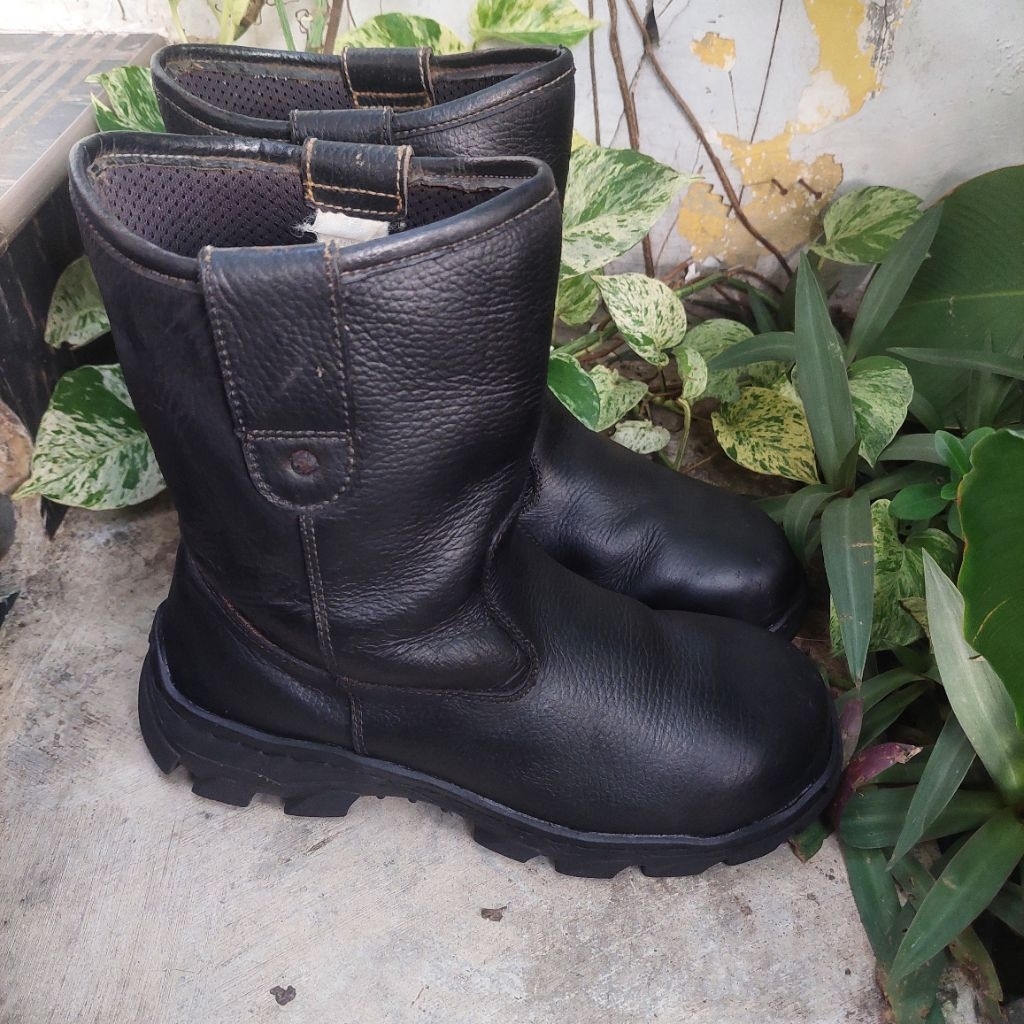 sepatu safety boots second krusher size 41(26cm)