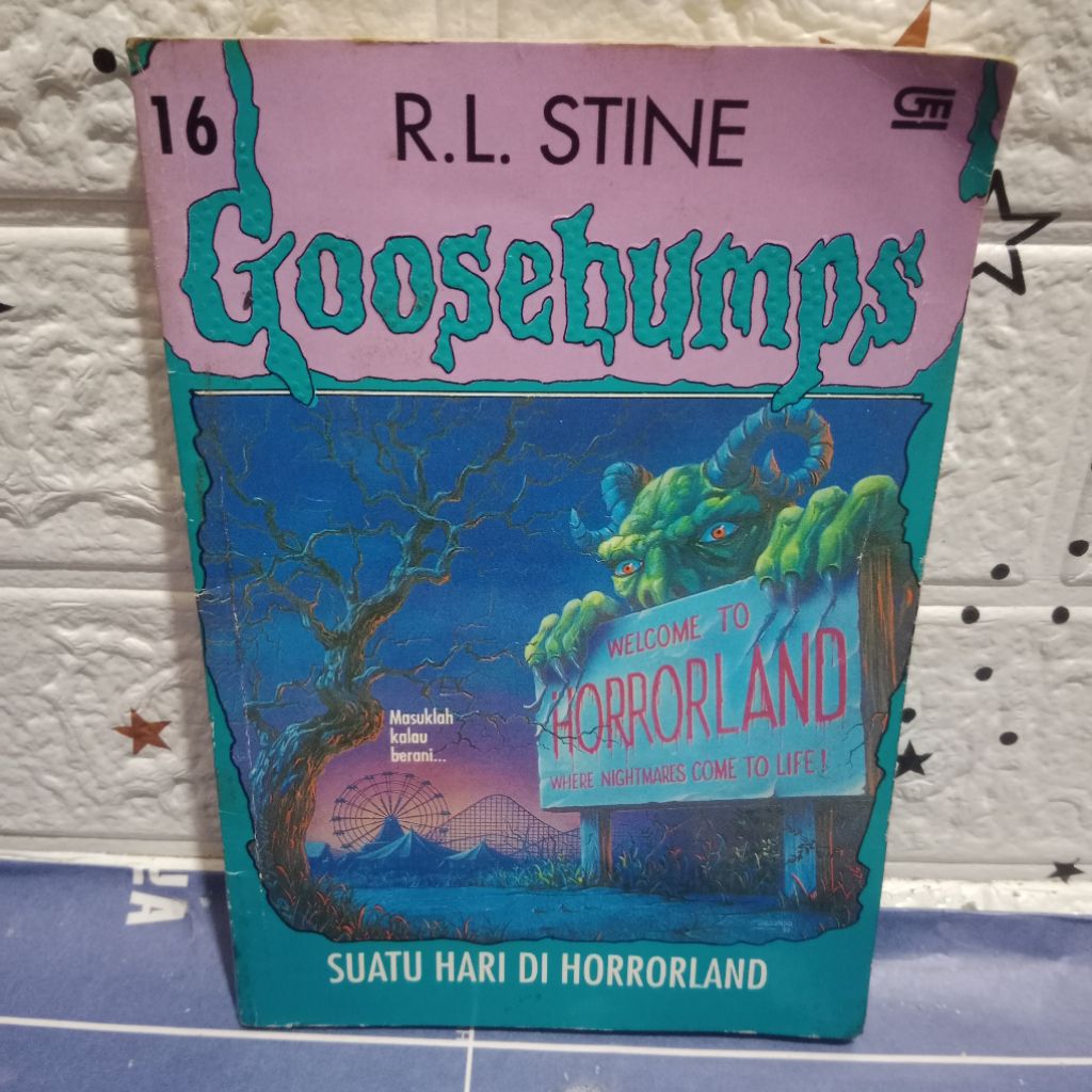 NOVEL GOOSEBUMPS - SUATU HARI DI HORRORLAND