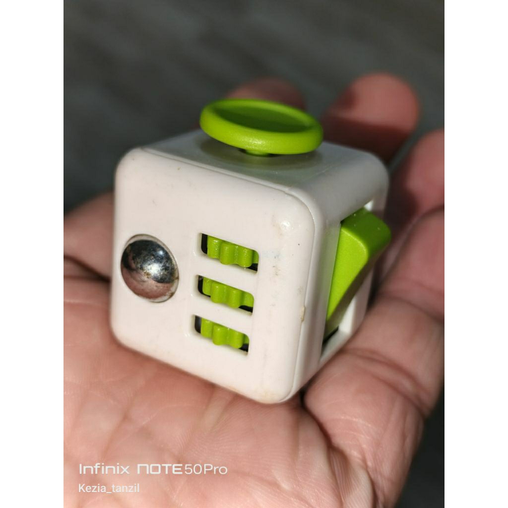 JUALAN MAINAN TEKAN MENEKAN PUTAR PUTER FIDGET CUBE ANTI STRESS STES KECEMASAN ANXIETY ANXIETI DADU