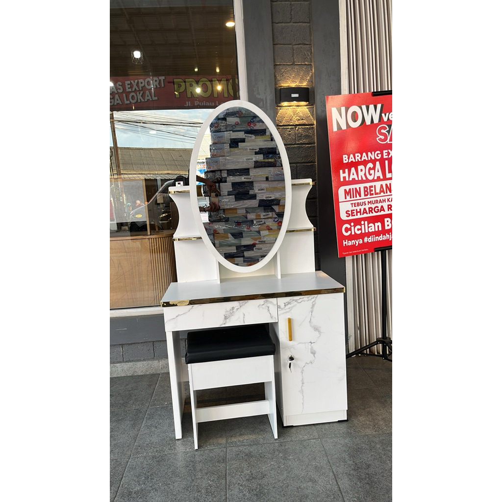 Meja rias kaca sliding