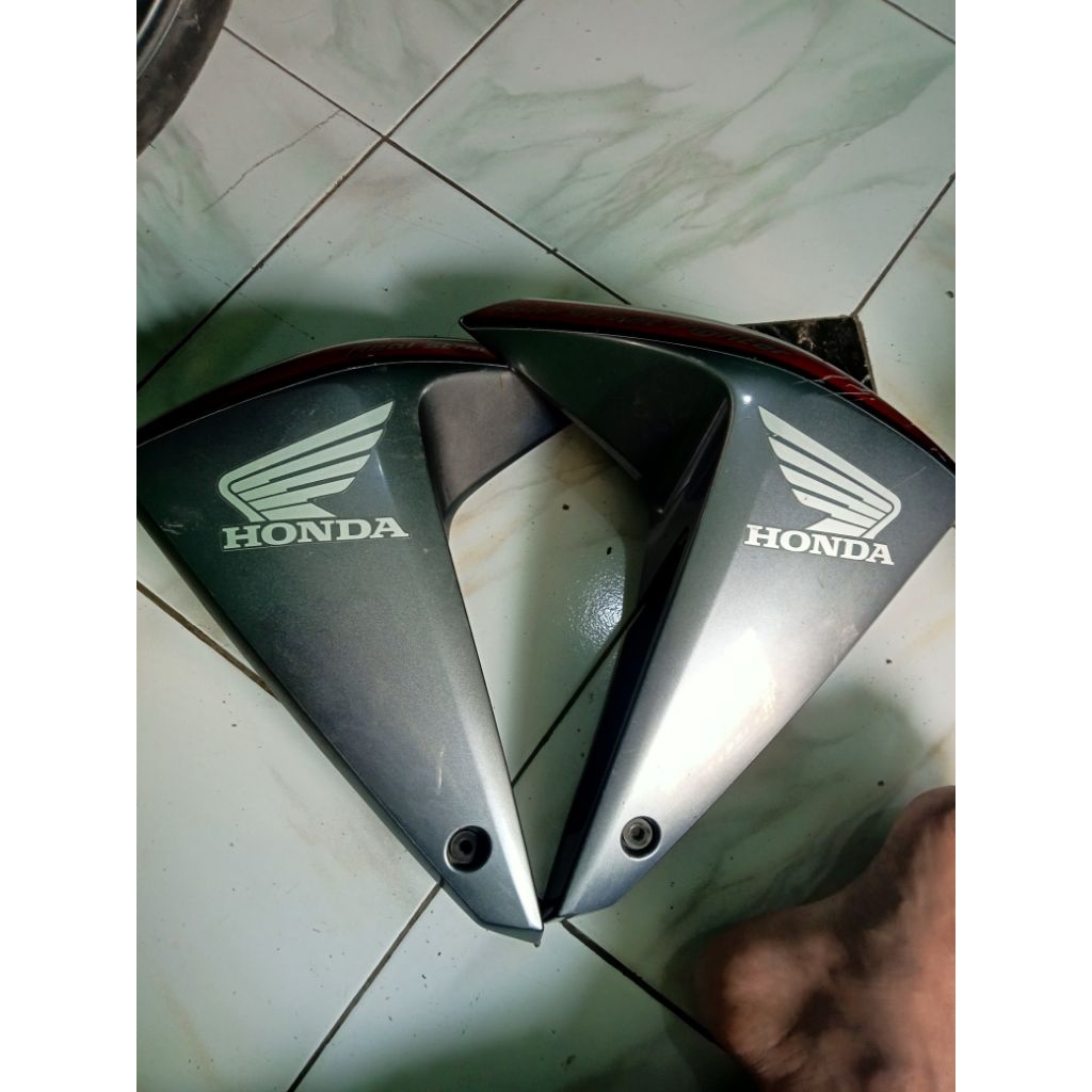 sayap tangki new megapro mono karbu