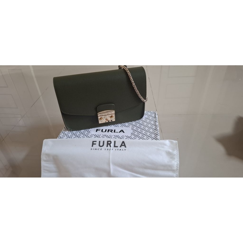 tas selempang furla