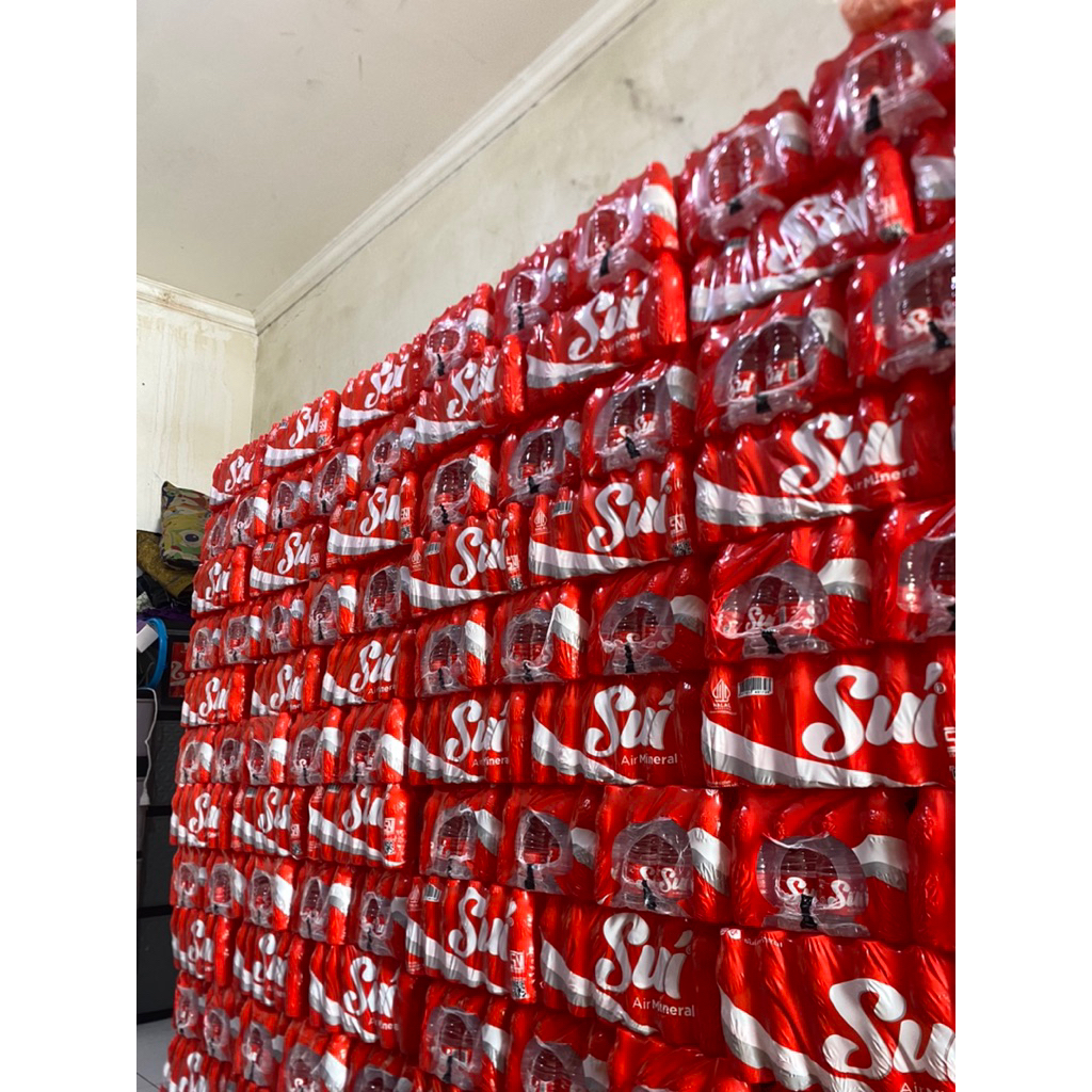 Air mineral SUI ukuran 220ml