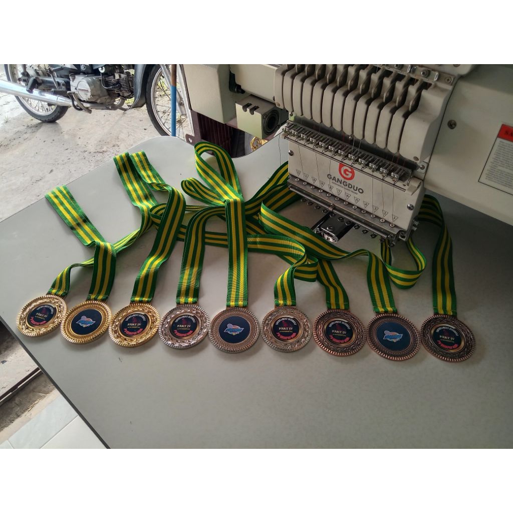 Mendali Besi Premium - Emas, Perak, Perunggu (50cm) Medali Premium, Mendali Besi Warna, Mendali Mura