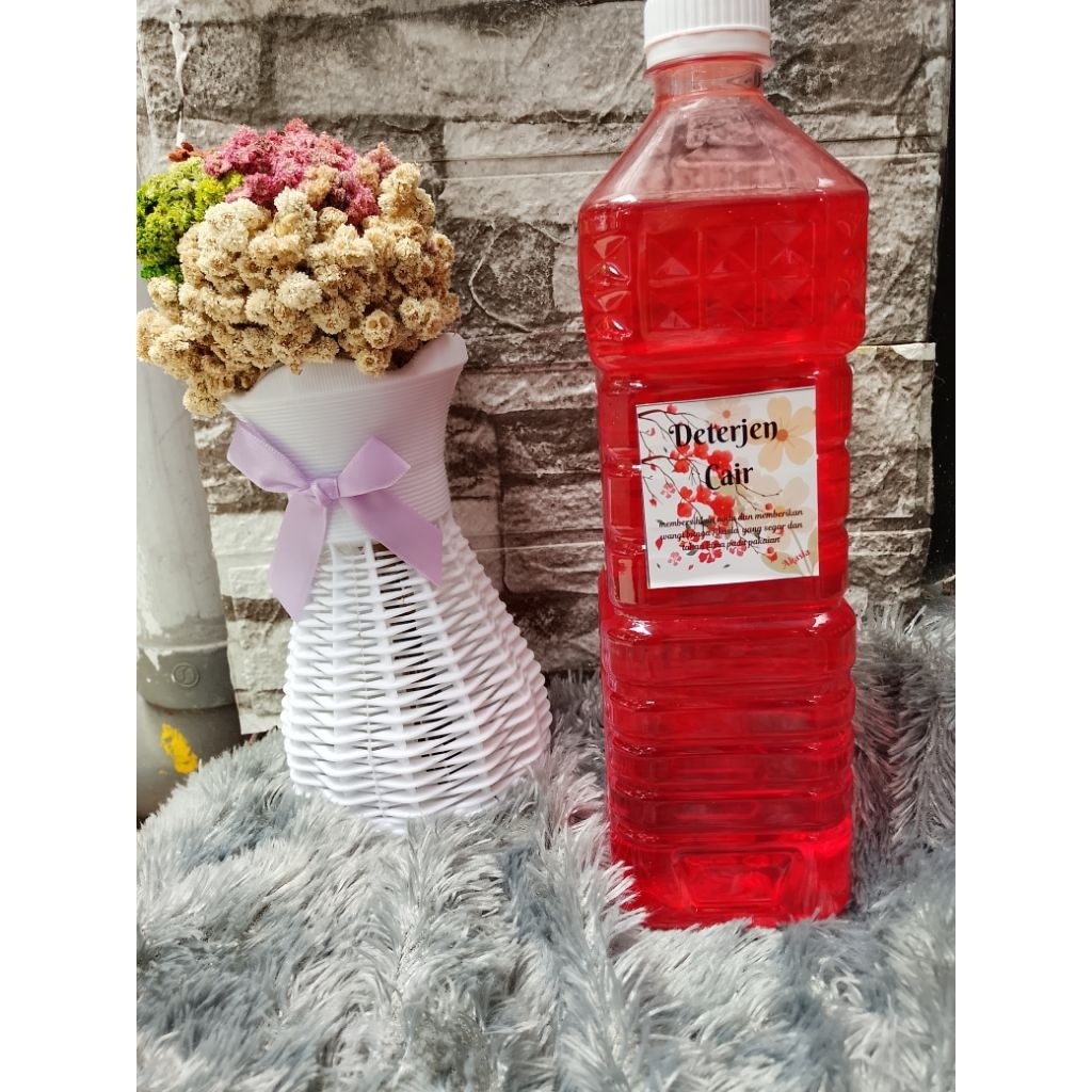 Deterjen cair 1 Liter aroma Akasia