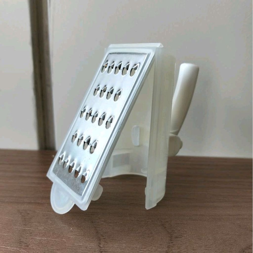 Tupperware mini grater / parutan keju mini