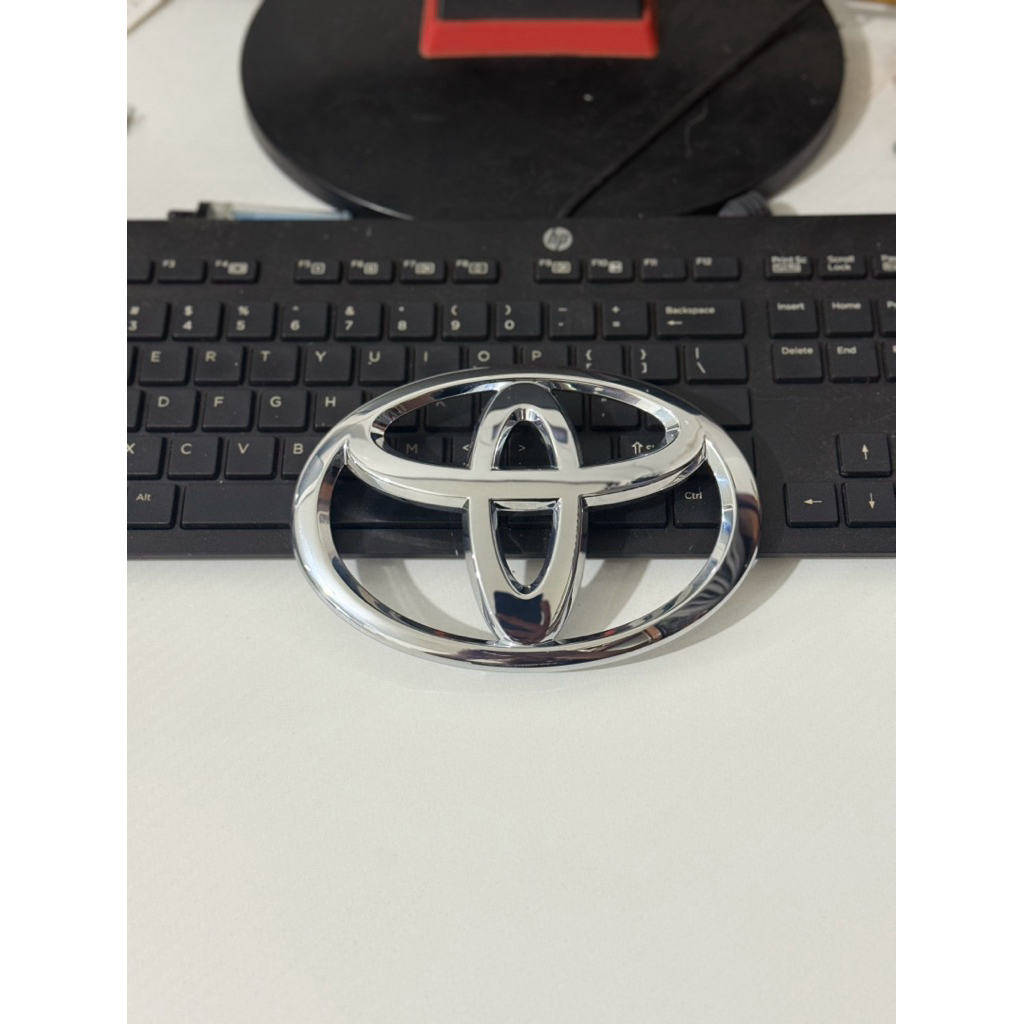 emblem logo gril depan toyota yaris vios GEN 3 original