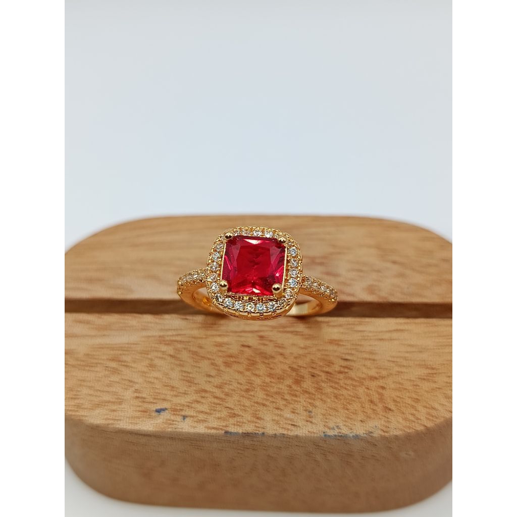 Cincin Permata Motif Kotak Merah