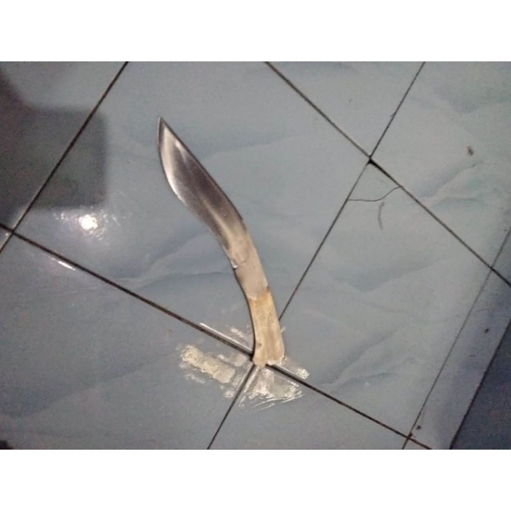 pisau kukri pulltan bajaper)