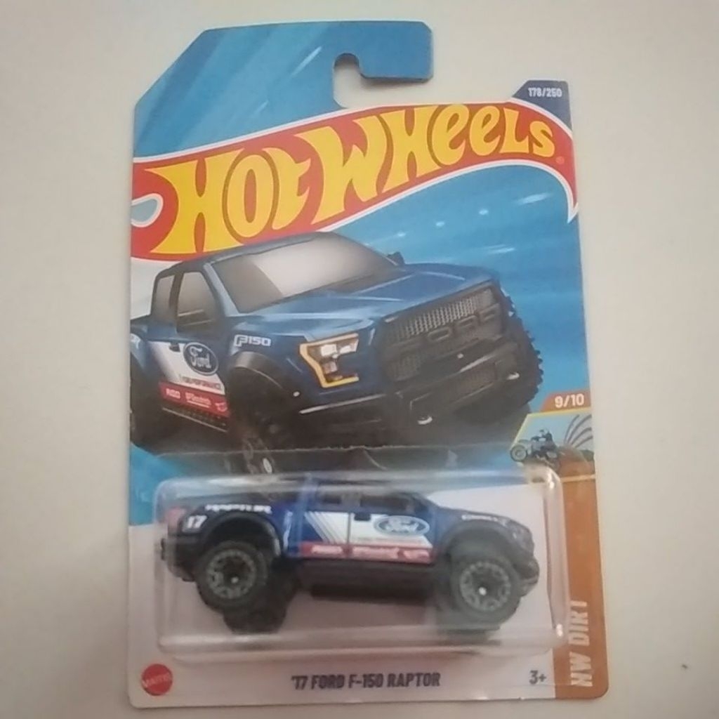 Hotwheels 17 ford f-150 raptor hw dirt