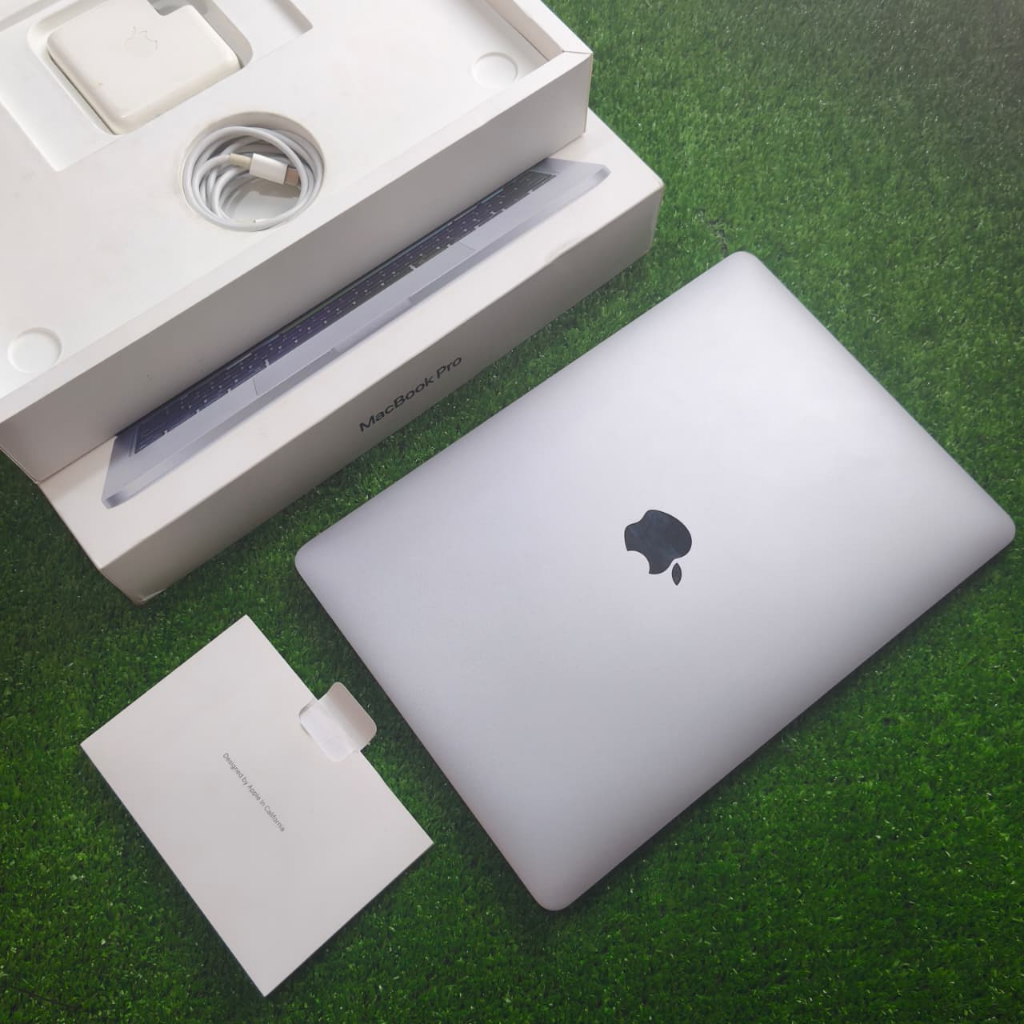 Macbook Pro 13” 2020 M1 Space Gray Ex iBox Ram 8gb SSD 512gb  CC 417 max capacity 87% Kondisi 97% le