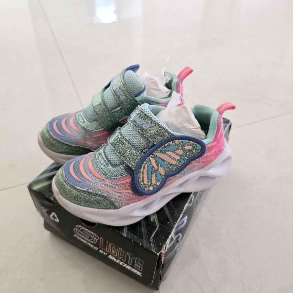 PRELOVED SEPATU ANAK PEREMPUAN / PRELOVED SEPATU SKECHERS ANAK / PRELOVED SEPATU LAMPU ANAK / PRELOV