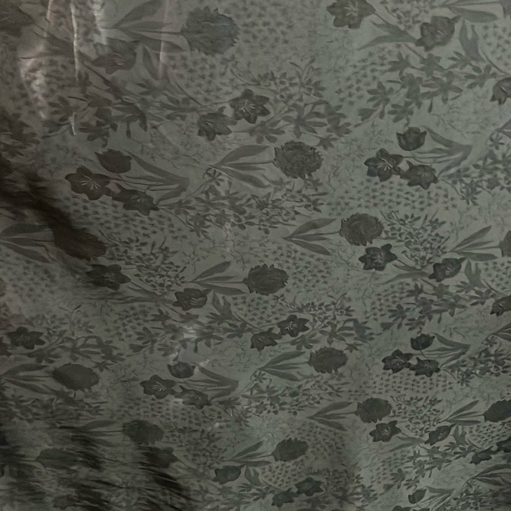 kain zara silk embos motif bunga hitam yang pekat - kain satin silk embos