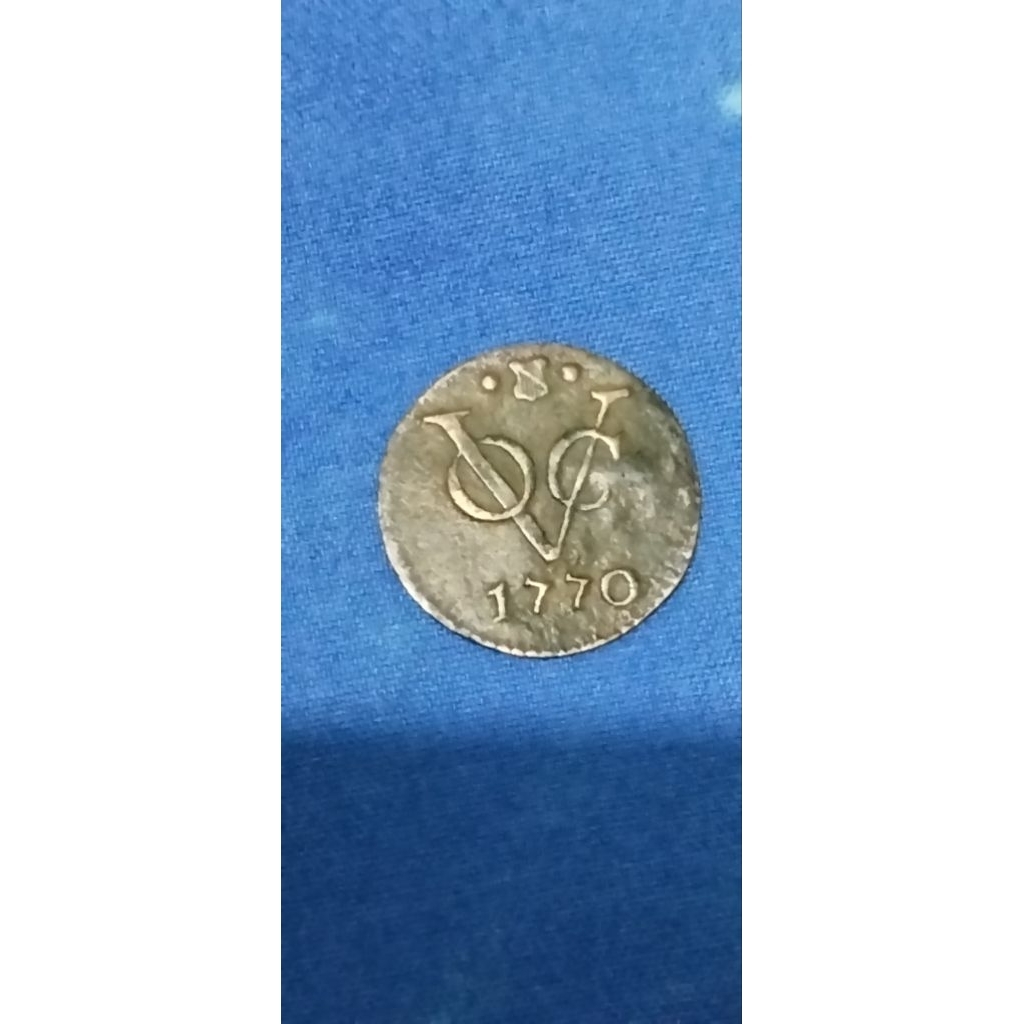 Koin VOC tahun 1770 diproduksi oleh Vereenigde Oostindische Compagnie (VOC) sebagai alat transaksi d