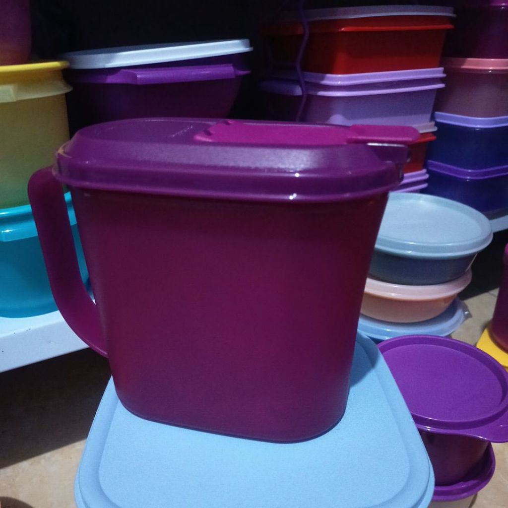 Fridge jug 1 Liter Tupperware.