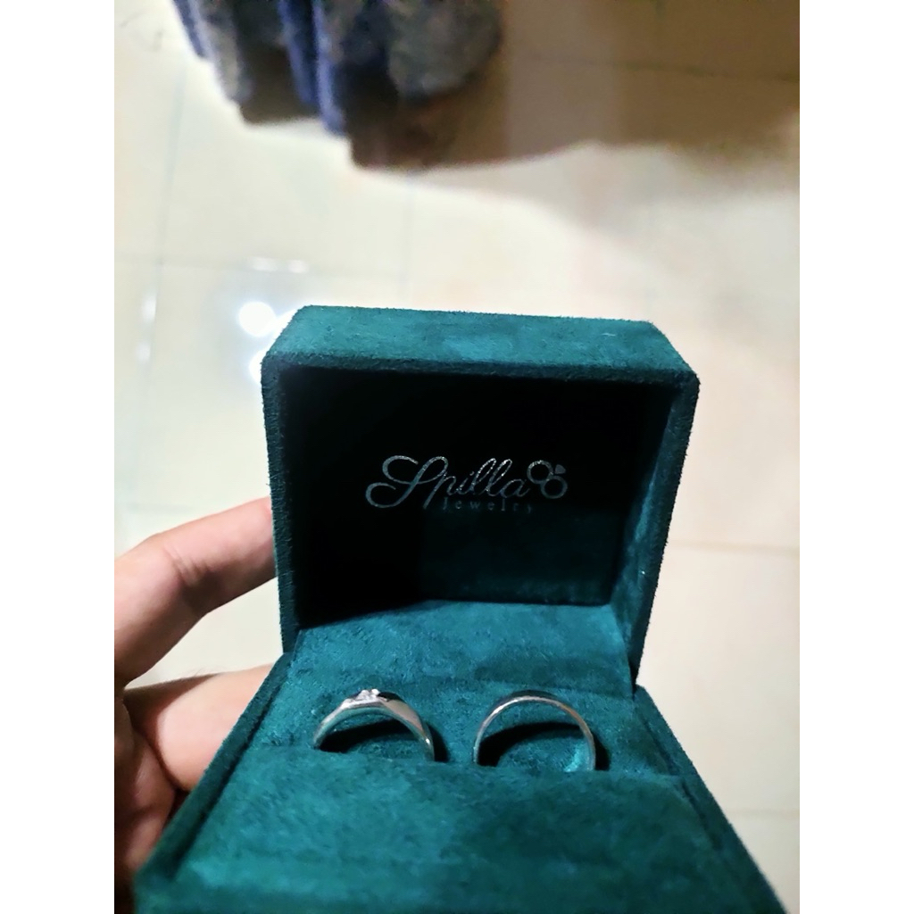 cincin emas tunangan warna putih