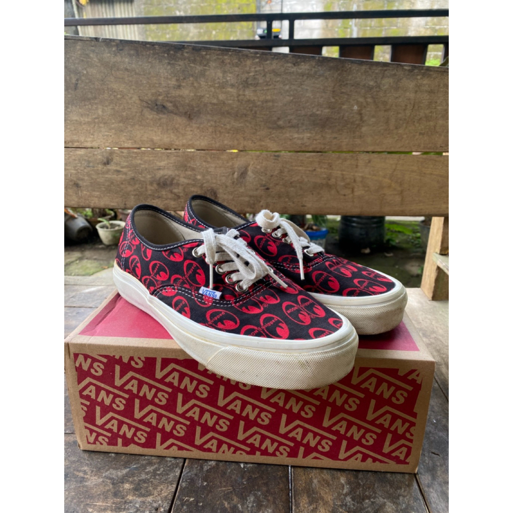 Vans auth 44 Dx anaheim x mooneyes red
